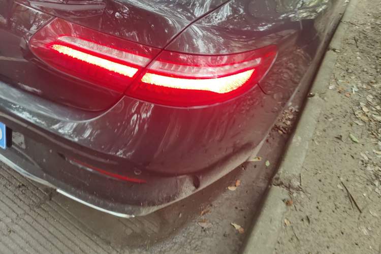 Used Mercedes-Benz E-Class 2020 E 260 Coupe Exterior 3