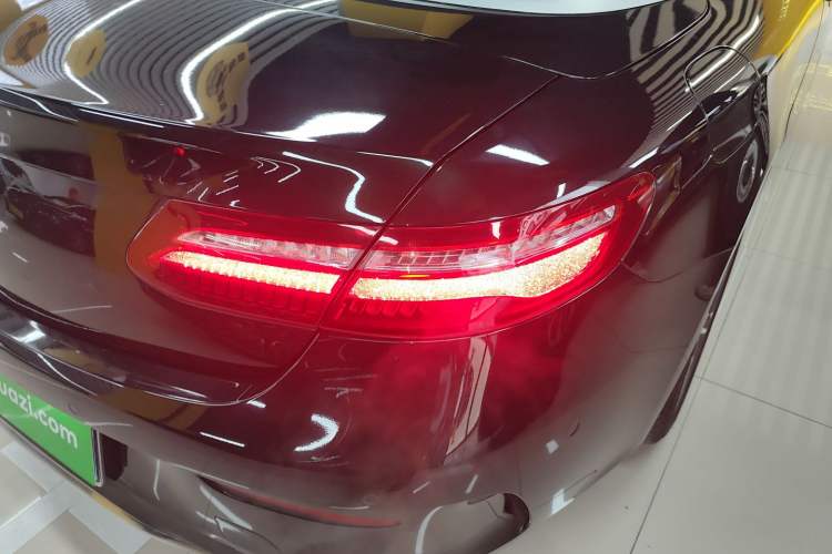 Used Mercedes-Benz E-Class 2020 E 260 Convertible Coupe Exterior 6
