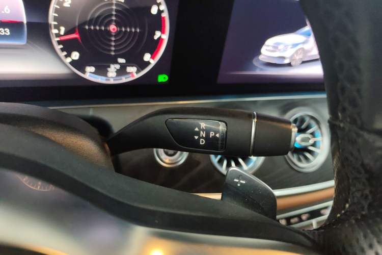 Used Mercedes-Benz E-Class 2020 E 260 Convertible Coupe Gear Lever