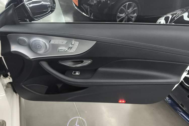 Used Mercedes-Benz E-Class 2020 E 260 Coupe Interior 5