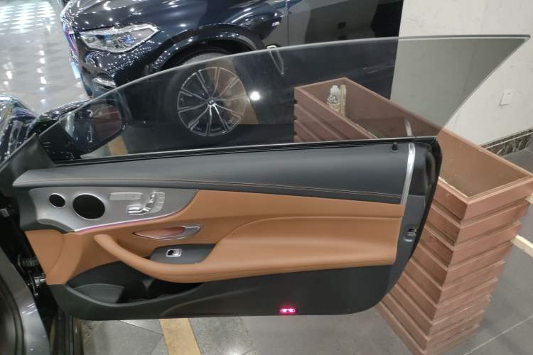 Used Mercedes-Benz E-Class 2020 E 300 Coupe Interior 5