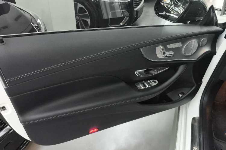 Used Mercedes-Benz E-Class 2020 E 260 Coupe Interior 7