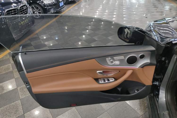 Used Mercedes-Benz E-Class 2020 E 300 Coupe Interior 7