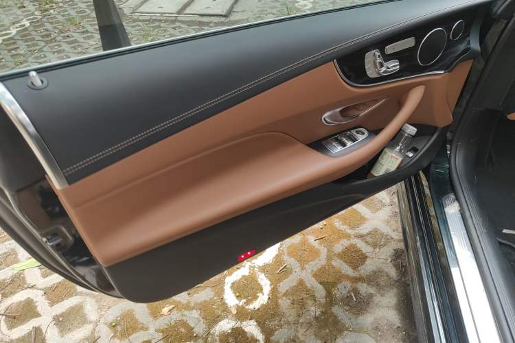 Used Mercedes-Benz E-Class 2020 E 260 Coupe Interior 8