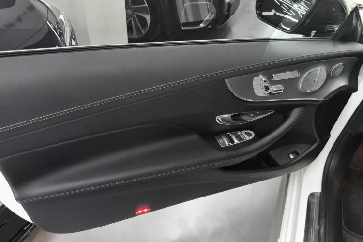 Used Mercedes-Benz E-Class 2020 E 260 Coupe Interior 8