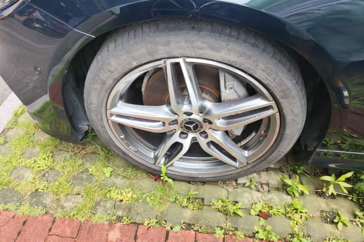 Used Mercedes-Benz E-Class 2020 E 260 Coupe Left Front Wheel Hub