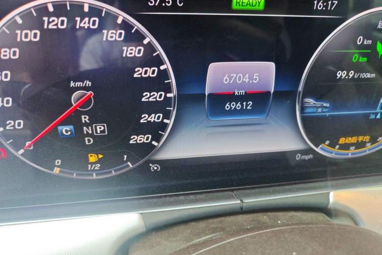 Used Mercedes-Benz E-Class 2020 E 260 Coupe Odometer Close Up