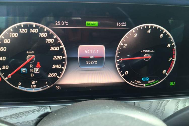 Used Mercedes-Benz E-Class 2020 E 260 Coupe Odometer Close Up