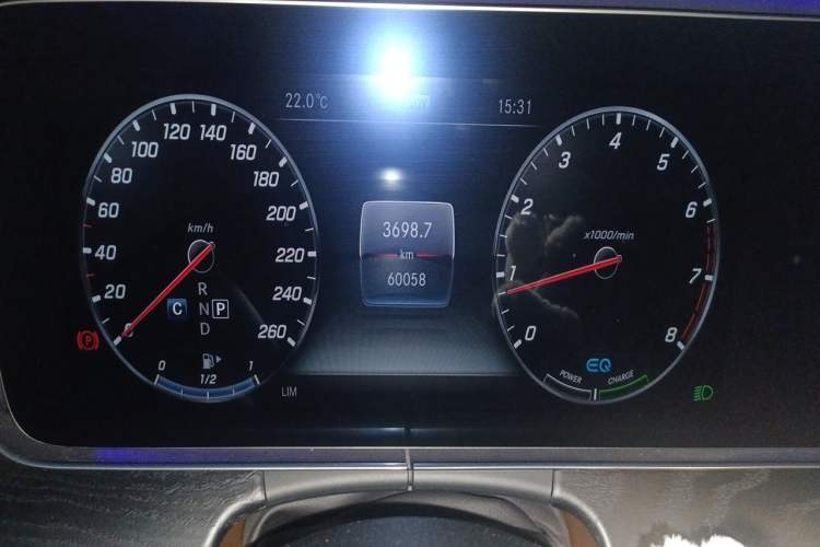 Used Mercedes-Benz E-Class 2020 E 260 Coupe Odometer Close Up