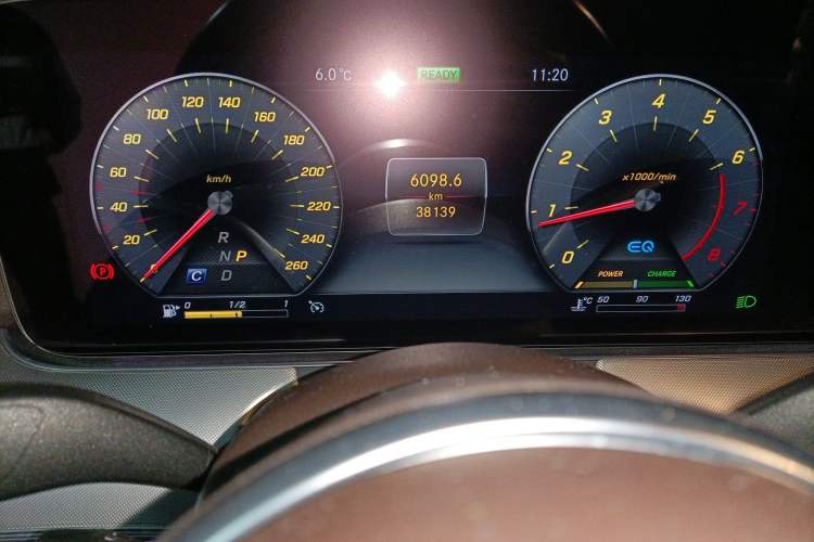 Used Mercedes-Benz E-Class 2020 E 260 Coupe Odometer Close Up