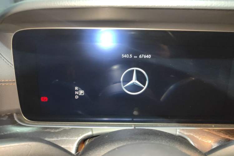 Used Mercedes-Benz E-Class 2020 E 260 Coupe Odometer Close Up