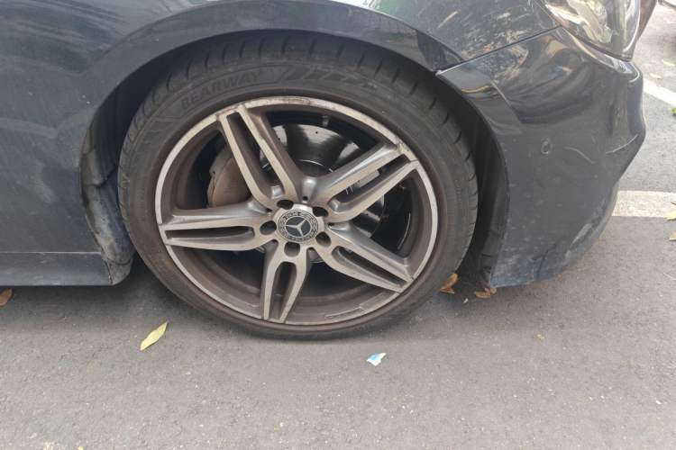 Used Mercedes-Benz E-Class 2020 E 260 Coupe Right Front Wheel Hub