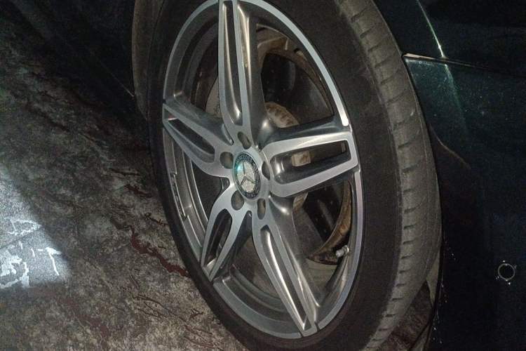 Used Mercedes-Benz E-Class 2020 E 260 Coupe Right Front Wheel Hub