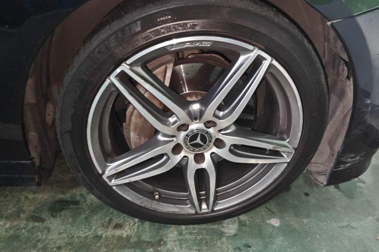Used Mercedes-Benz E-Class 2020 E 260 Coupe Right Front Wheel Hub