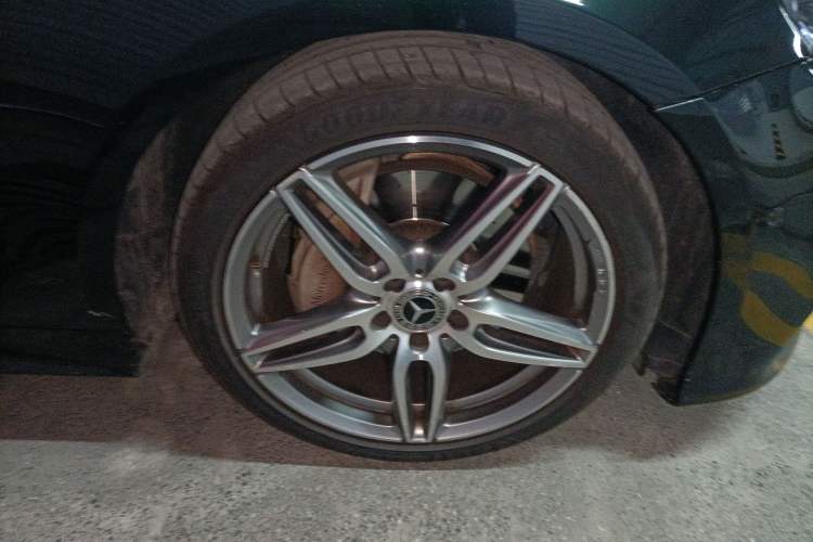 Used Mercedes-Benz E-Class 2020 E 260 Coupe Right Front Wheel Hub