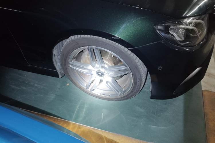 Used Mercedes-Benz E-Class 2020 E 260 Coupe Right Front Wheel Hub