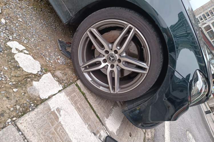 Used Mercedes-Benz E-Class 2020 E 260 Coupe Right Front Wheel Hub