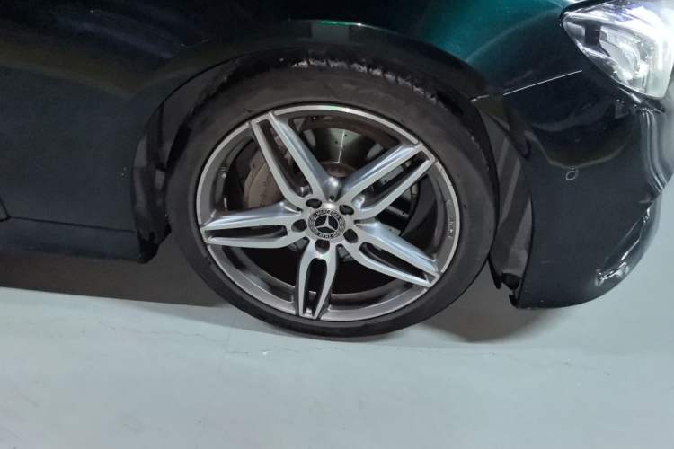Used Mercedes-Benz E-Class 2020 E 260 Coupe Right Front Wheel Hub