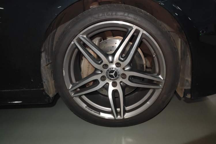 Used Mercedes-Benz E-Class 2020 E 260 Coupe Right Front Wheel Hub