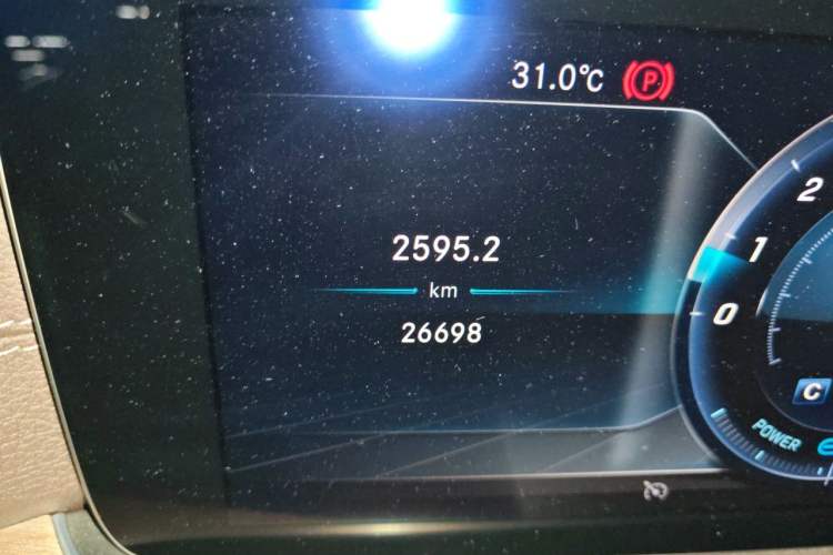 Used Mercedes-Benz E-Class 2020 E 260 Coupe Odometer Close Up