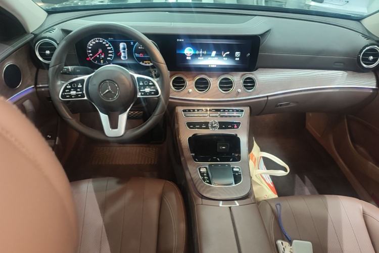 Used Mercedes-Benz E-Class 2020 Facelift E 300 L Stylish Edition Center Console