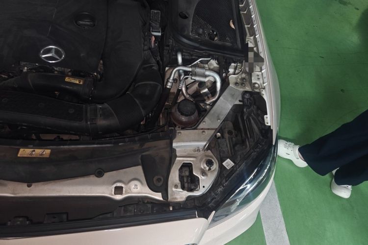 Used Mercedes-Benz E-Class 2020 E 260 Coupe Engine Bay Left