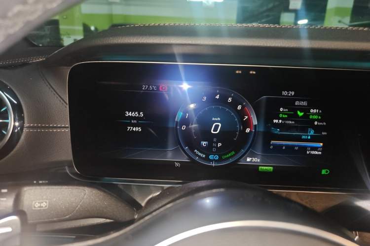 Used Mercedes-Benz E-Class 2020 E 260 Coupe Odometer Close Up