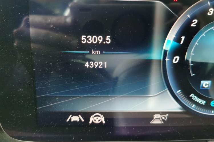 Used Mercedes-Benz E-Class 2020 E 260 Coupe Odometer Close Up