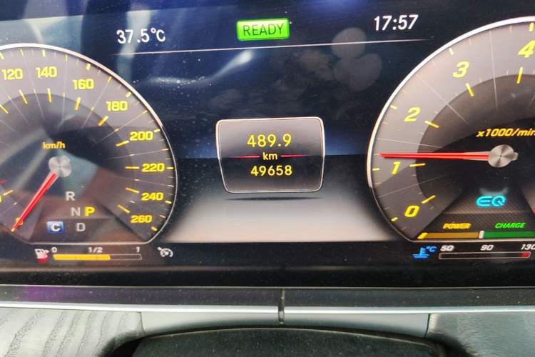 Used Mercedes-Benz E-Class 2020 E 260 Coupe Odometer Close Up