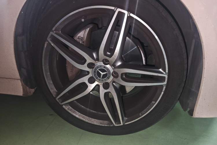 Used Mercedes-Benz E-Class 2020 E 260 Coupe Right Front Wheel Hub