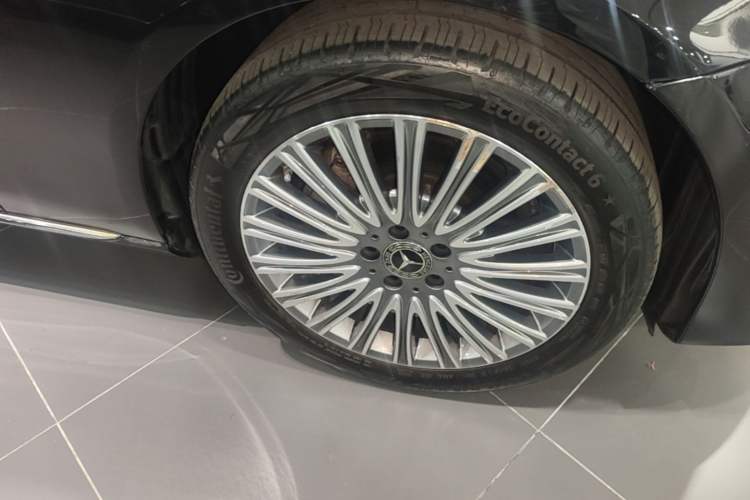Used Mercedes-Benz E-Class 2020 Facelift E 300 L Stylish Edition Right Front Wheel Hub