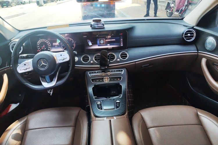 Used Mercedes-Benz E-Class 2020 E 300 L Sport Luxury Edition Center Console