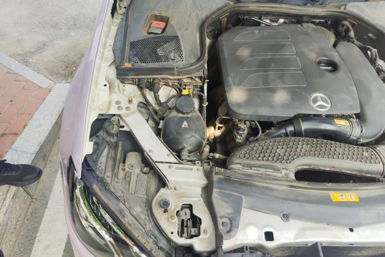 Used Mercedes-Benz E-Class 2020 E 300 L Sport Luxury Edition Engine Bay Right