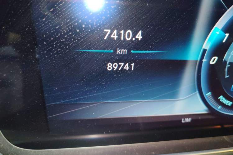 Used Mercedes-Benz E-Class 2020 E 260 Coupe Odometer Close Up