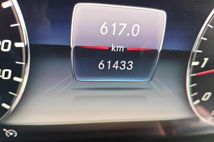 Used Mercedes-Benz E-Class 2020 E 260 Coupe Odometer Close Up