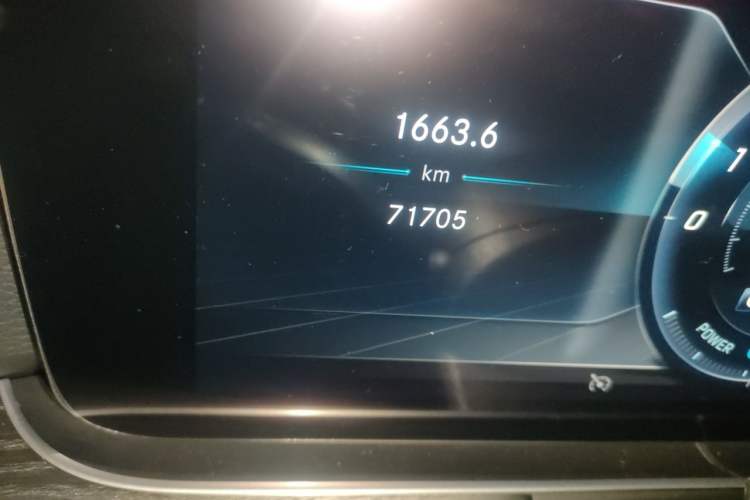 Used Mercedes-Benz E-Class 2020 E 260 L Sport 4MATIC Odometer Close Up