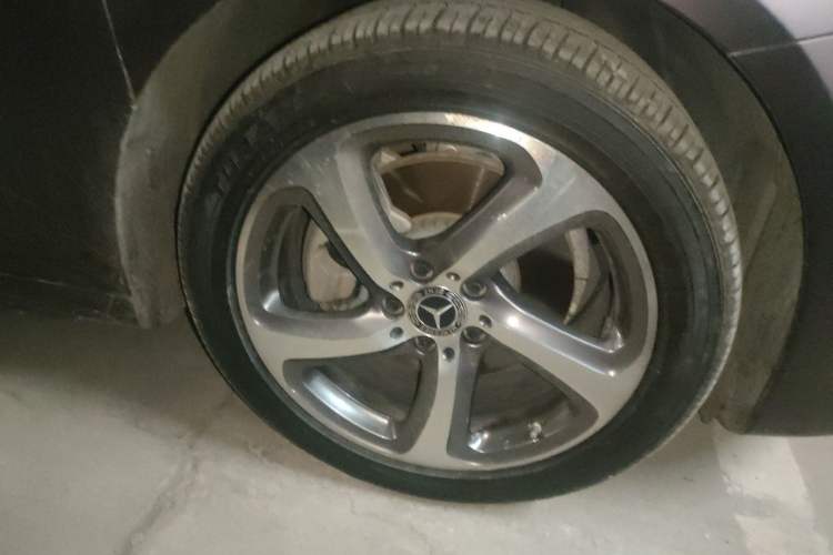 Used Mercedes-Benz E-Class 2020 E 260 L Sport 4MATIC Right Front Wheel Hub