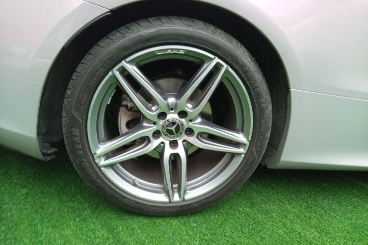 Used Mercedes-Benz E-Class 2020 E 260 Convertible Coupe Right Rear Wheel Hub