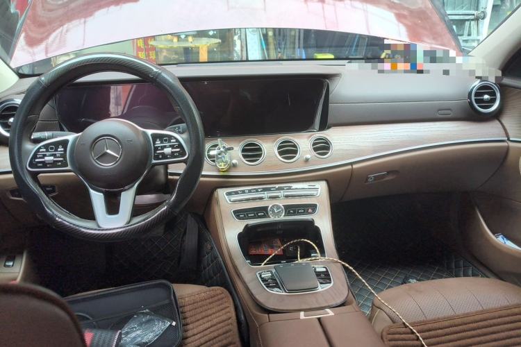 Used Mercedes-Benz E-Class 2020 Facelift E 300 L Stylish Edition Center Console