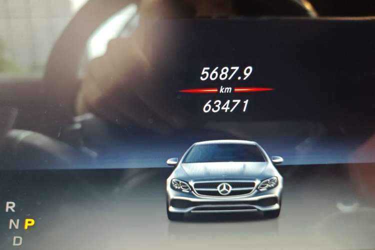 Used Mercedes-Benz E-Class 2020 E 260 Coupe Odometer Close Up