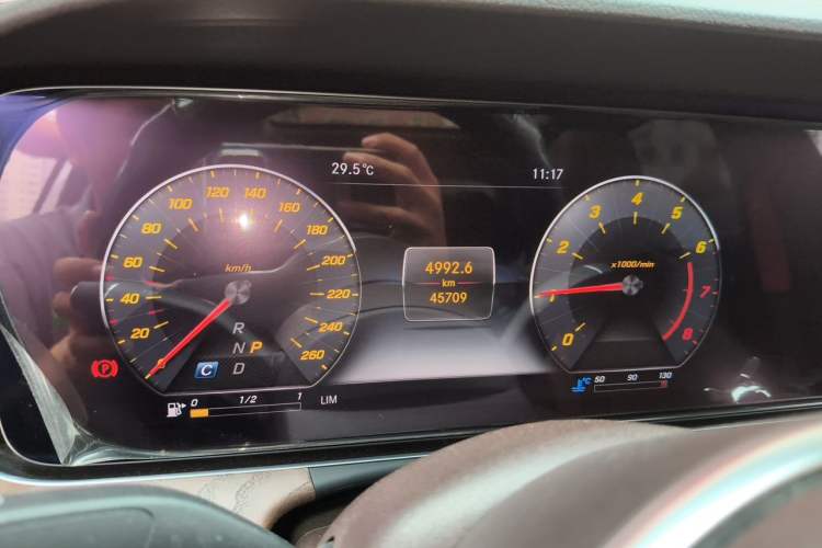 Used Mercedes-Benz E-Class 2020 Facelift E 300 L Stylish Edition Odometer Close Up