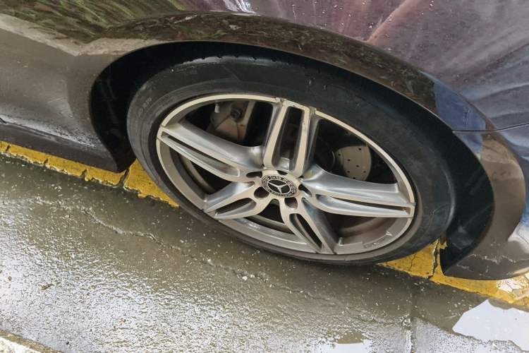 Used Mercedes-Benz E-Class 2020 E 260 Coupe Right Front Wheel Hub