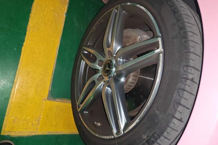 Used Mercedes-Benz E-Class 2020 E 260 Coupe Right Front Wheel Hub