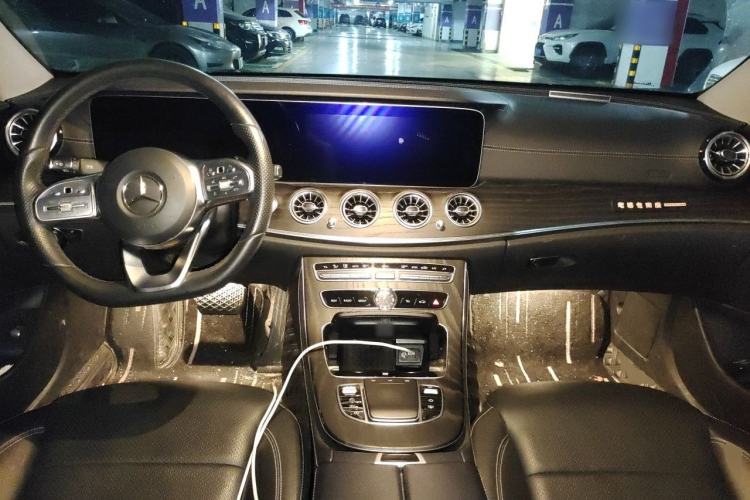 Used Mercedes-Benz E-Class 2020 E 300 L Sport Luxury Edition Center Console