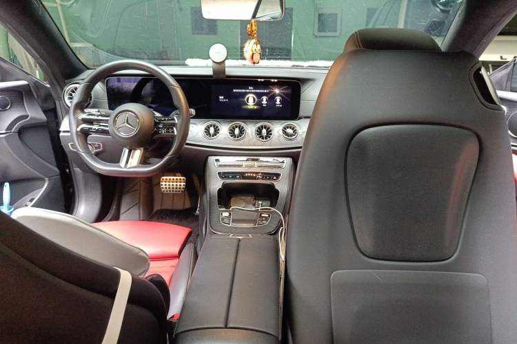 Used Mercedes-Benz E-Class 2020 E 260 Coupe Center Console
