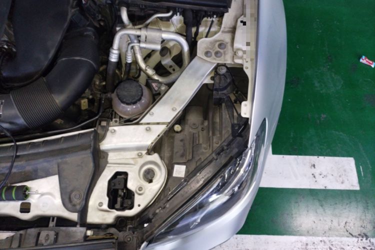 Used Mercedes-Benz E-Class 2020 E 260 Coupe Engine Bay Left