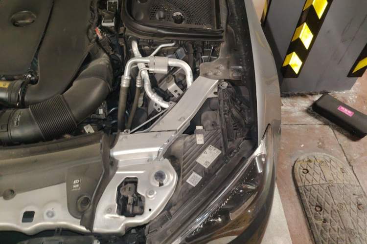 Used Mercedes-Benz E-Class 2020 E 300 Coupe Engine Bay Left