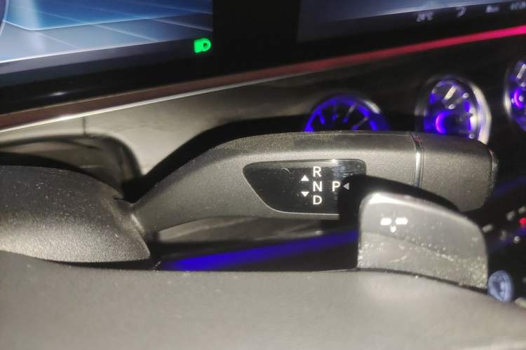 Used Mercedes-Benz E-Class 2020 E 300 L Sport Luxury Edition Gear Lever