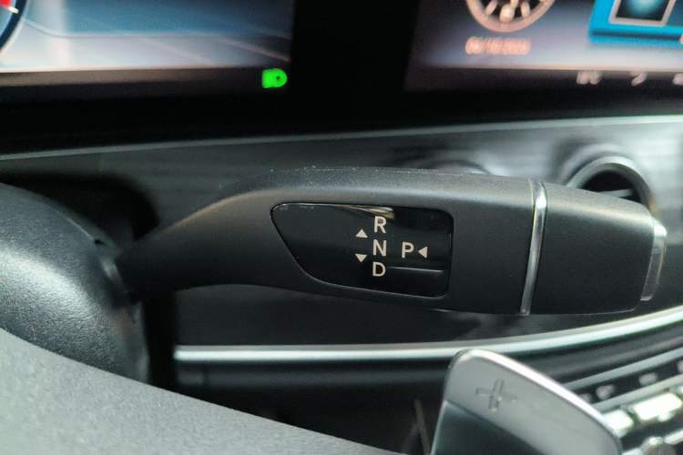 Used Mercedes-Benz E-Class 2020 E 300 L Sport Luxury Edition Gear Lever