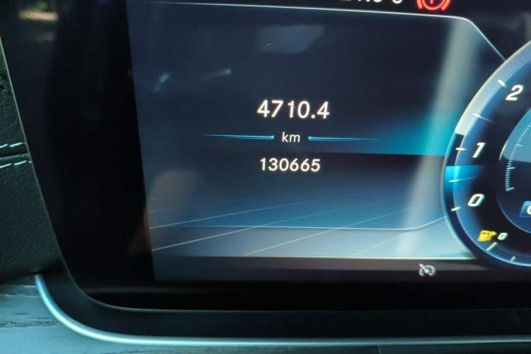 Used Mercedes-Benz E-Class 2020 E 300 L Sport Luxury Edition Odometer Close Up